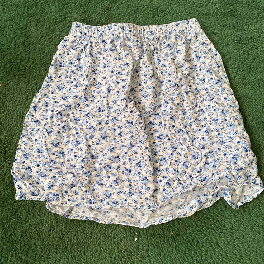 Blue & White Floral skirt from Divided H&M. Size 2.